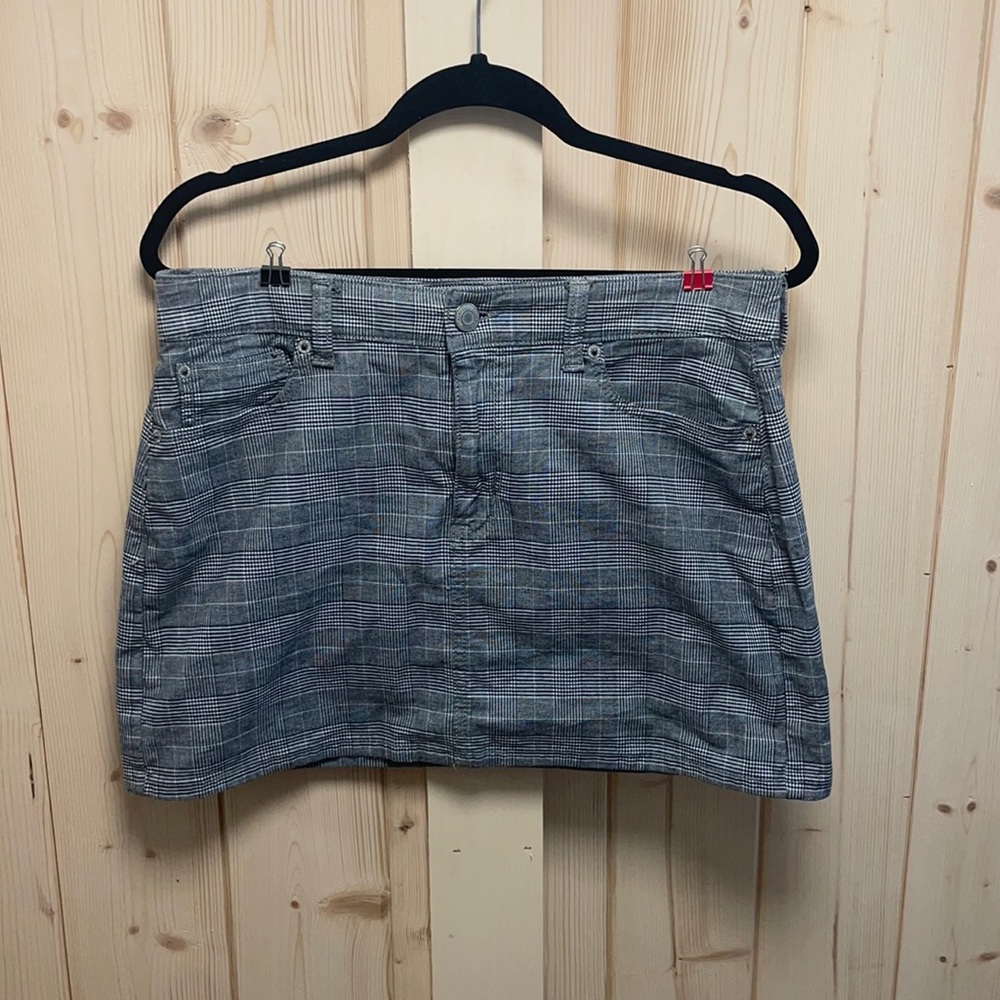 Black and white plaid skirt